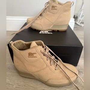 NIB Sorel Evie Sport Lace-Up Wedge Boots in Sandy Tan size 8